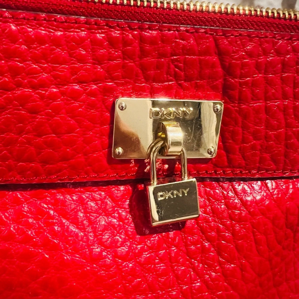 DKNY HANDBAG